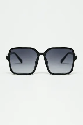 Square sunglasses with high gloss frame in black